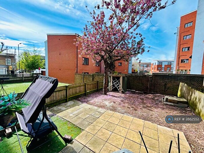 2 Bedroom Flat To Rent In Ashdown House, London, E5