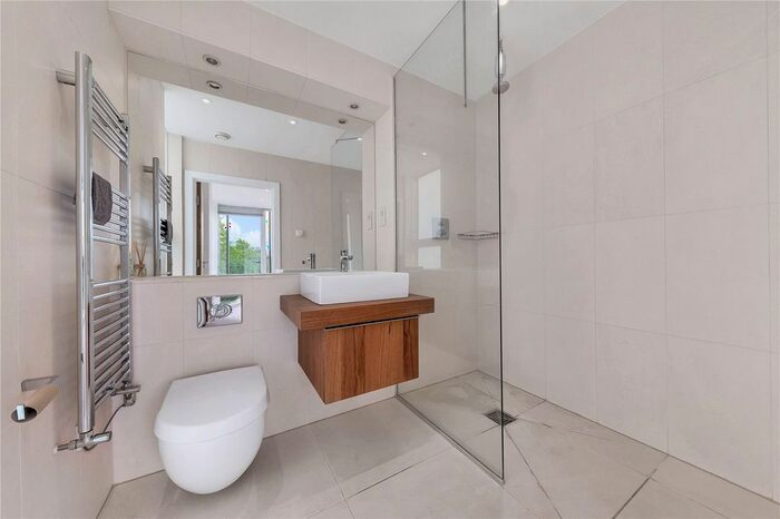 2 Bedroom Flat For Sale In Kingfisher Way, Cambridge, Cambridgeshire, CB2