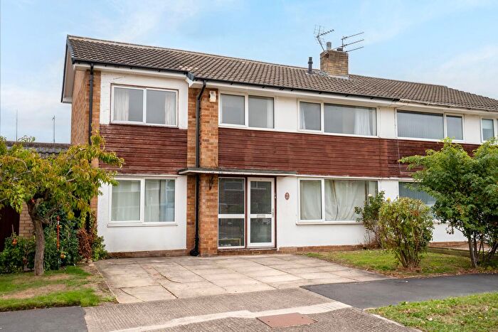 5 Bedroom Semi-Detached House For Sale In Yarburgh Way, York, YO10