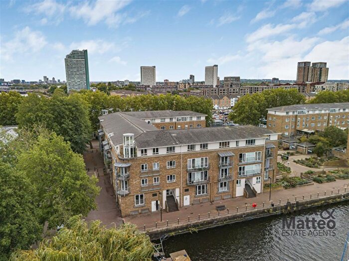 2 Bedroom Flat For Sale In Rainbow Quay, Canada Water, SE16