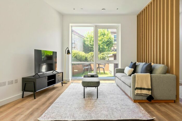 2 Bedroom Flat To Rent In Hammersmith, London, W6