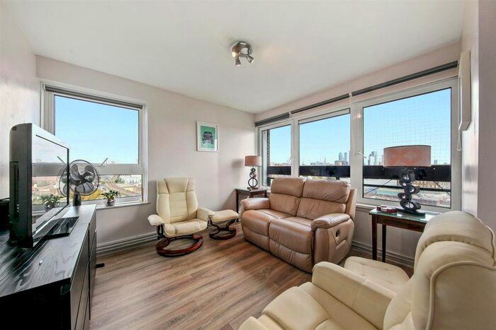 2 Bedroom Flat To Rent In Amesbury Tower, Wandsworth Road, London, SW8