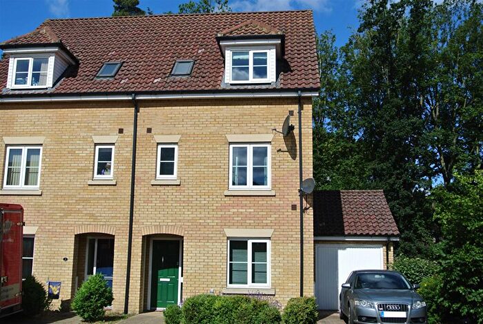 4 Bedroom Semi-Detached House To Rent In Conifer Close, Mildenhall, Bury St Edmunds, IP28