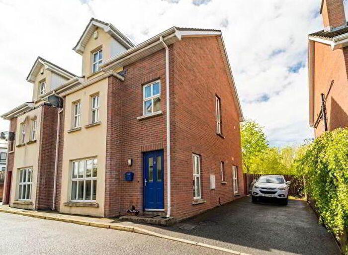 4 Bedroom Semi-Detached House For Sale In Meadow View, Lisburn, BT27