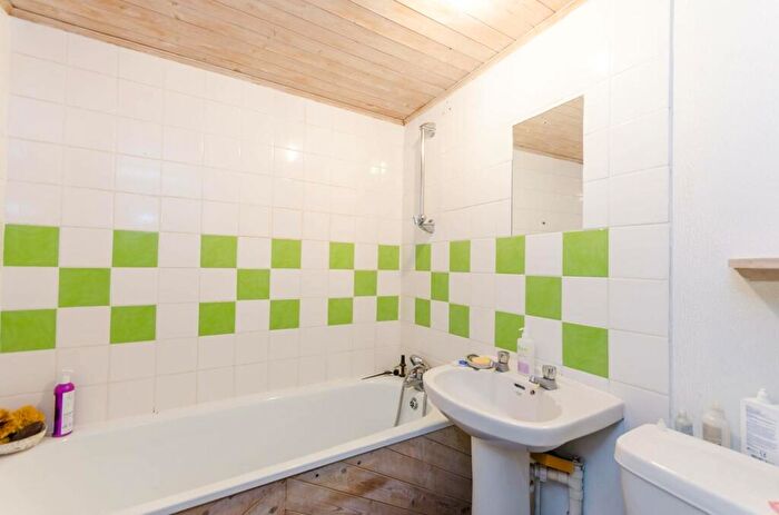 1 Bedroom Flat To Rent In Evering Road, Stoke Newington, London, N16