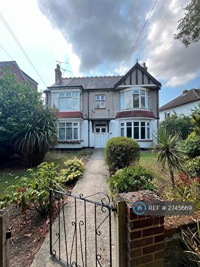 1 Bedroom Flat To Rent In London Road, Leigh-On-Sea, SS9