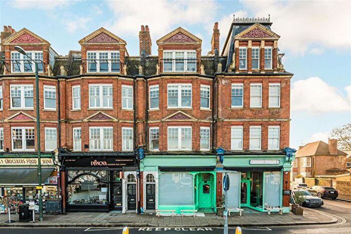 2 Bedroom Flat To Rent In High Street, Teddington, TW11