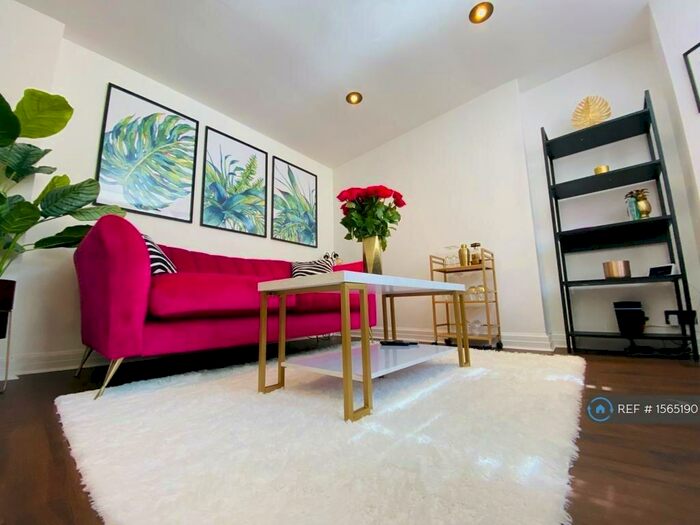 2 Bedroom Flat To Rent In Cheltenham Mount, Harrogate, HG1