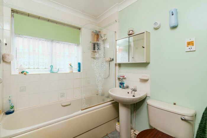 2 Bedroom Bungalow For Sale In Puddle Duck Lane, Worlingham, Beccles, Suffolk, NR34