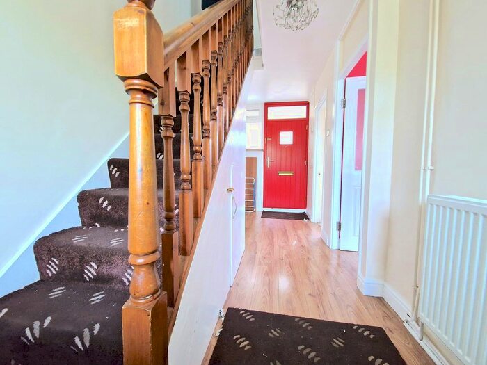 3 Bedroom Maisonette To Rent In Crowder Street, London, E1