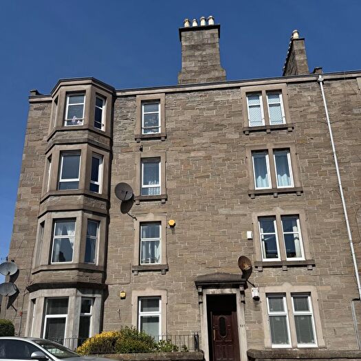 2 Bedroom Flat To Rent In /L, Clepington Road, Dundee, DD3