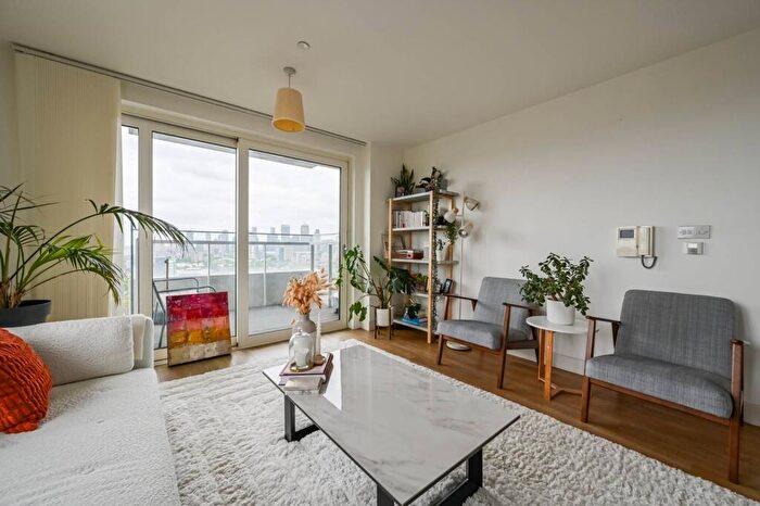 2 Bedroom Flat For Sale In Jefferson Plaza, Bow, London, E3