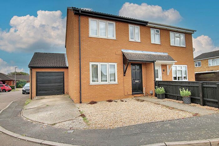 3 Bedroom Semi-Detached House For Sale In Anglers Close, March, PE15