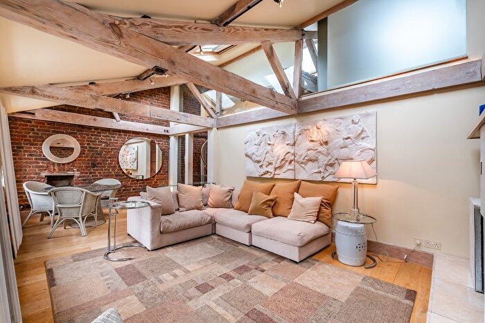 3 Bedroom Flat To Rent In Hyde Park Square, London, W2