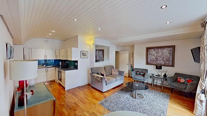 1 Bedroom Flat To Rent In Rose Street, Edinburgh, EH2