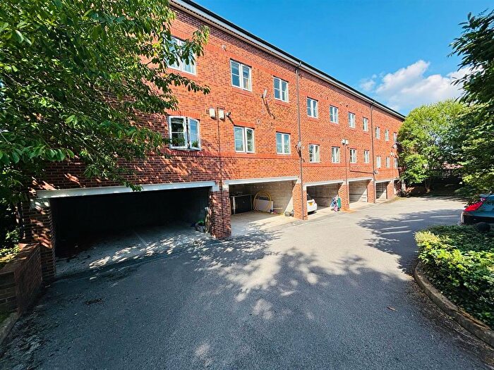 2 Bedroom Flat To Rent In Stanningley Road, Leeds, LS12