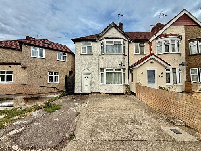 3 Bedroom End Of Terrace House For Sale In Cornwall Avenue, Southall, UB1