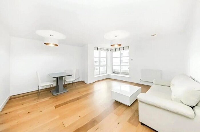 2 Bedroom Apartment To Rent In Barrier Point Road, London, Pontoon Dock, E16