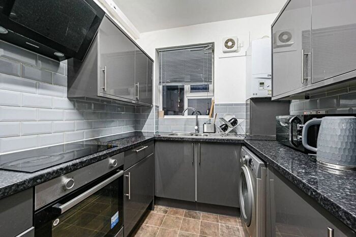 3 Bedroom Flat To Rent In St Donatts Road, Brockley, London, SE14