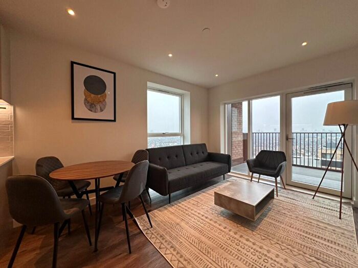 2 Bedroom Flat To Rent In London, N8