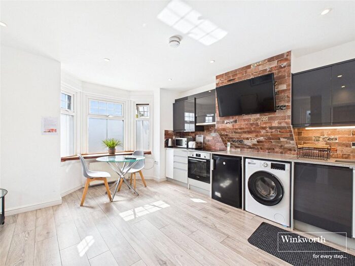 1 Bedroom Flat To Rent In Vastern Road, Reading, Berkshire, RG1