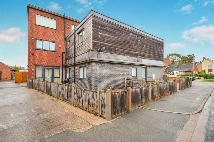 2 Bedroom House To Rent In Larchwood Crescent, Lincoln, LN6