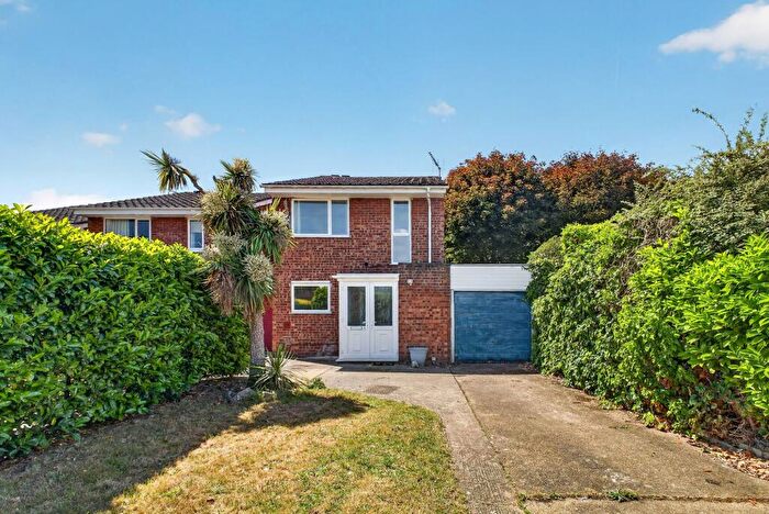 4 Bedroom Detached House For Sale In Winchilsea Crescent, West Molesey, KT8