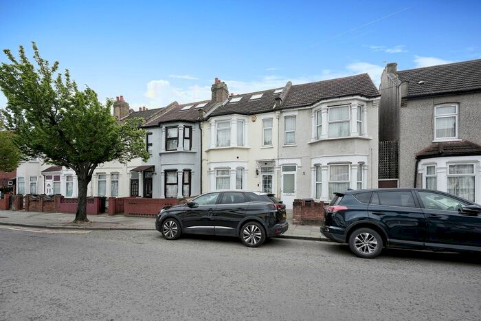 3 Bedroom Terraced House To Rent In Hunter Road, Ilford, IG1
