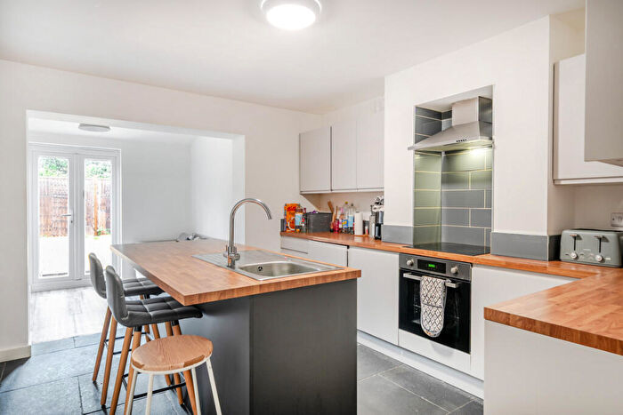 6 Bedroom Semi-Detached House For Sale In Roycroft Road, Bristol, BS34