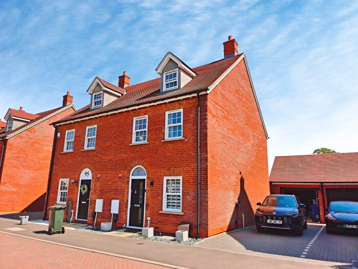4 Bedroom Semi Detached House For Sale In Bourton Road, Banbury, OX16