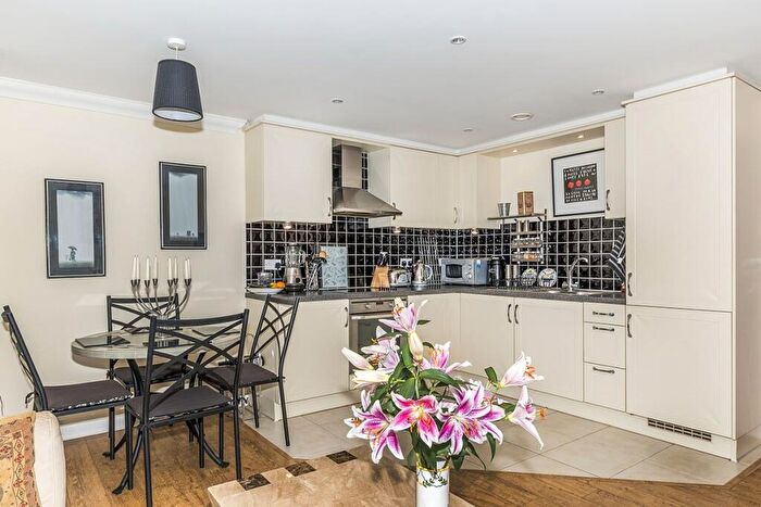 2 Bedroom Flat For Sale In Stanley Road, Sutton, SM2