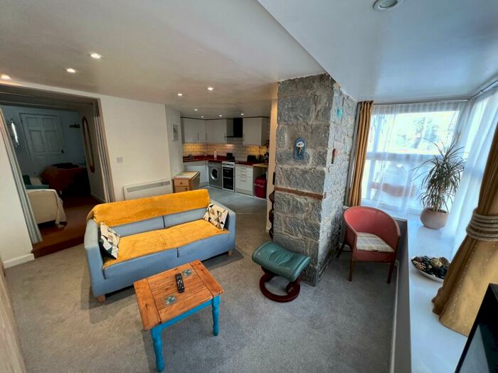 1 Bedroom Flat For Sale In George Street, New Quay, SA45