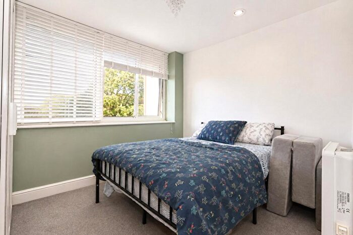 House Of Multiple Occupation To Rent In Pound Road, Chertsey, Surrey, KT16