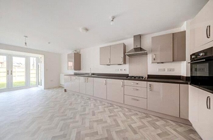 3 Bedroom Semi-Detached House To Rent In Gowering Way, Abingdon, Abingdon, OX14