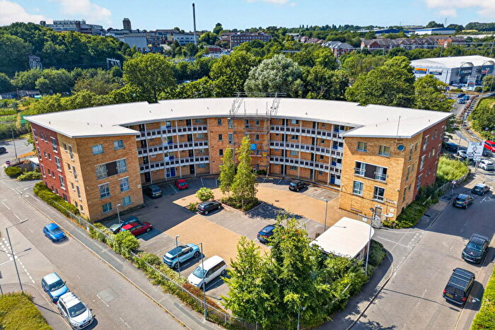 2 Bedroom Apartment For Sale In Crescent West, Kettering, NN16