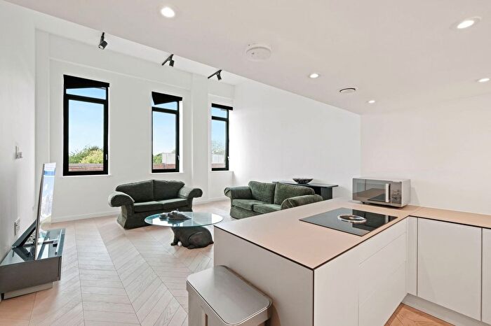 2 Bedroom Flat For Sale In Poplar Road, Solihull, B91