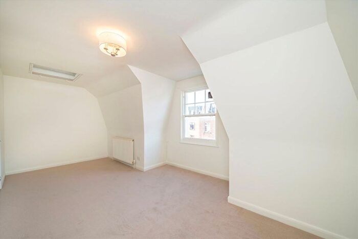 1 Bedroom Flat To Rent In Wimbledon Park Road, Wimbledon Park, SW19