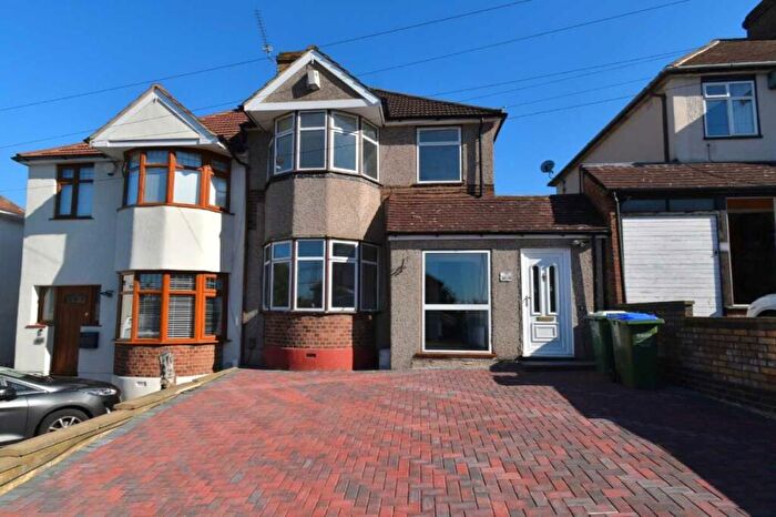 3 Bedroom House For Sale In Heathview Avenue, Crayford, DA1