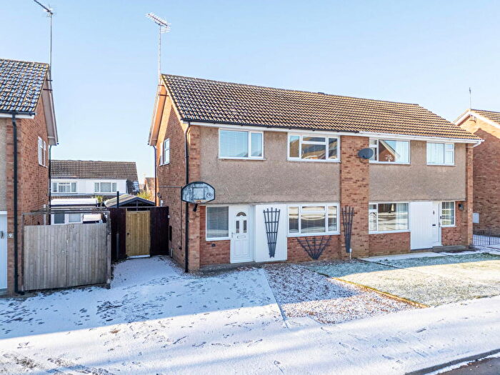 3 Bedroom Semi Detached House For Sale In St.Chads Close, Kettering, NN15