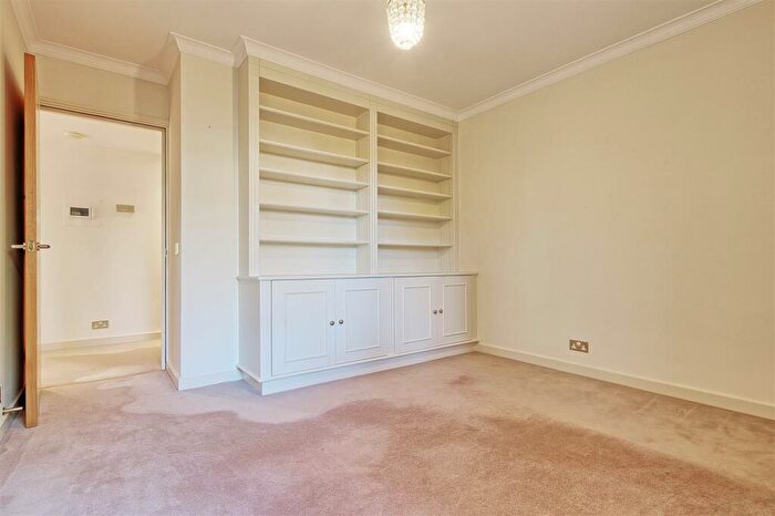 3 Bedroom Flat To Rent In Redwood Lodge, Grange Road, Cambridge, CB3