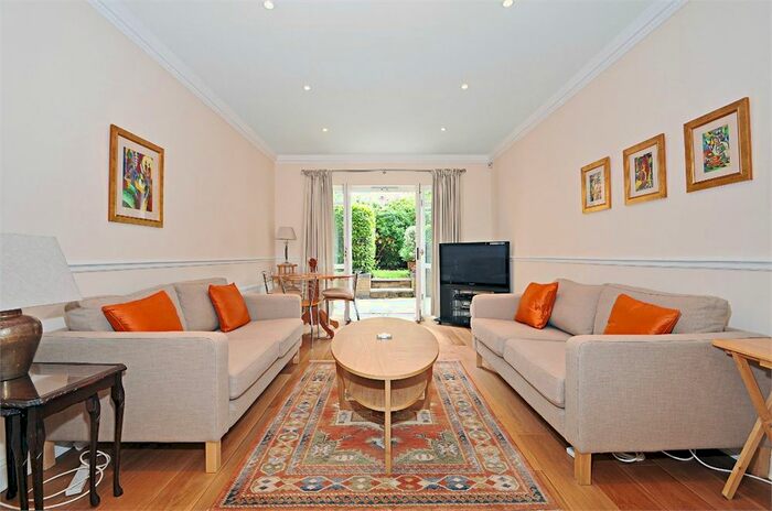 2 Bedroom Flat To Rent In Leathermarket Court, London, SE1