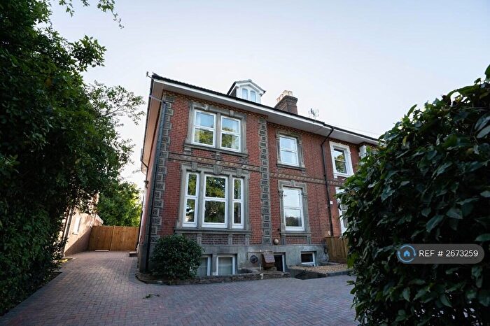 8 Bedroom Semi Detached House To Rent In Hill Lane, Southampton, SO15