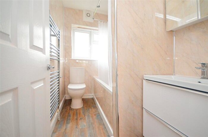 2 Bedroom Apartment To Rent In Grove Court, Little Gaynes Lane, Upminster, RM14