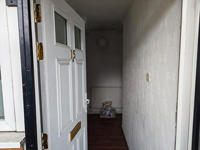 3 Bedroom Flat For Sale In Headlam Street, London, E1