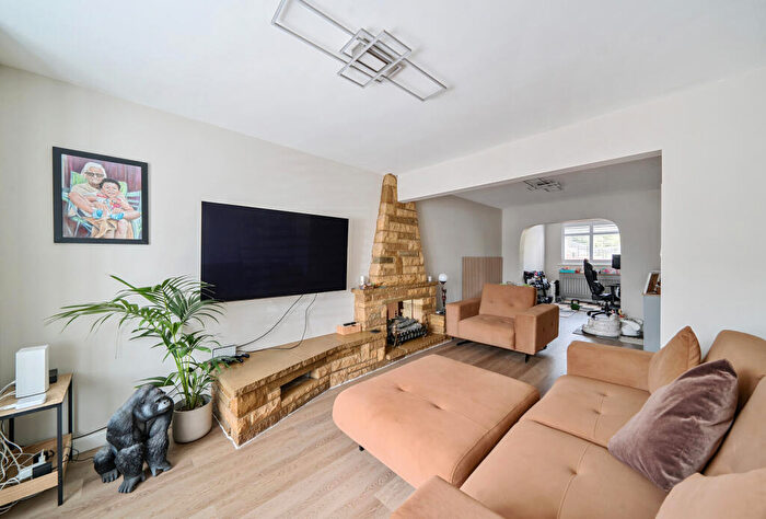 2 Bedroom Semi-Detached House For Sale In The Greenway, London, NW9