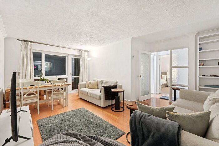 2 Bedroom Flat To Rent In Nutborn House, Clifton Road, London, SW19