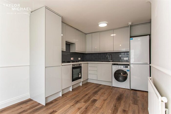 2 Bedroom Flat To Rent In Brunswick Road, Brighton, BN3
