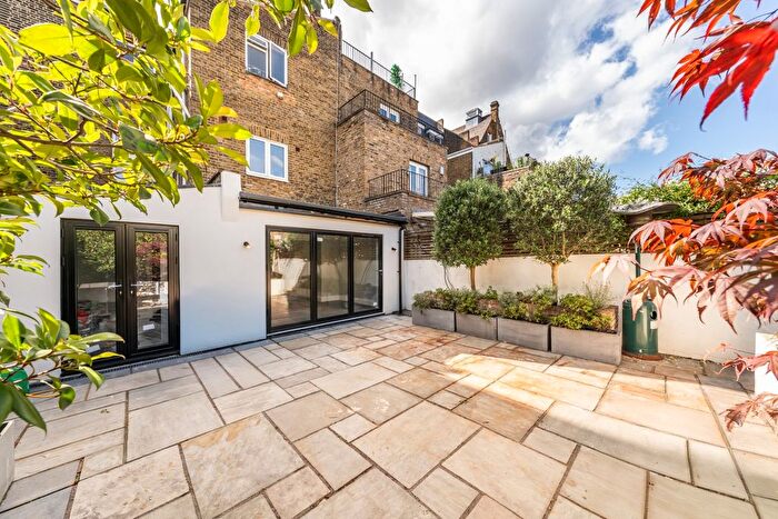 3 Bedroom Terraced House To Rent In Clapham Common North Side, London, SW4