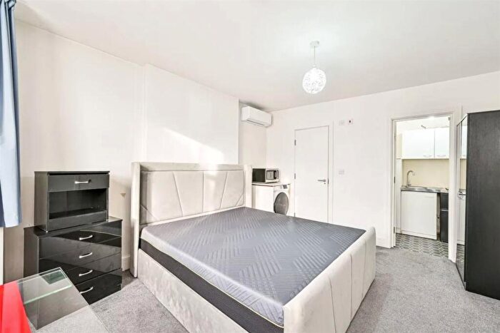 Studio To Rent In Holmfield Avenue, Hendon, NW4