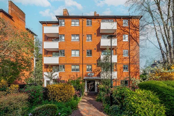 2 Bedroom Flat To Rent In Brecknock Road Estate, Upper Holloway, N19